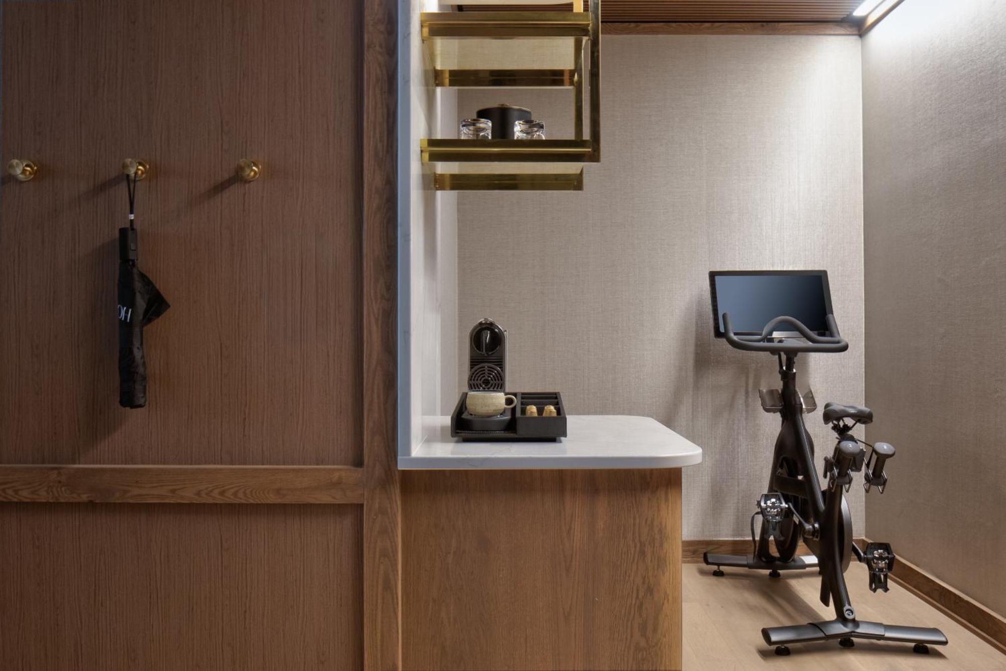 Ada Hotel エクステリア 写真